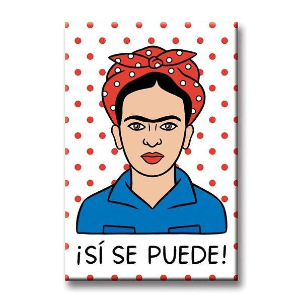 Frida Kahlo in a red polka dot bandana and blue jumpsuit in front of a white and red polka dot background with the words "Si se puede" on the bottom.