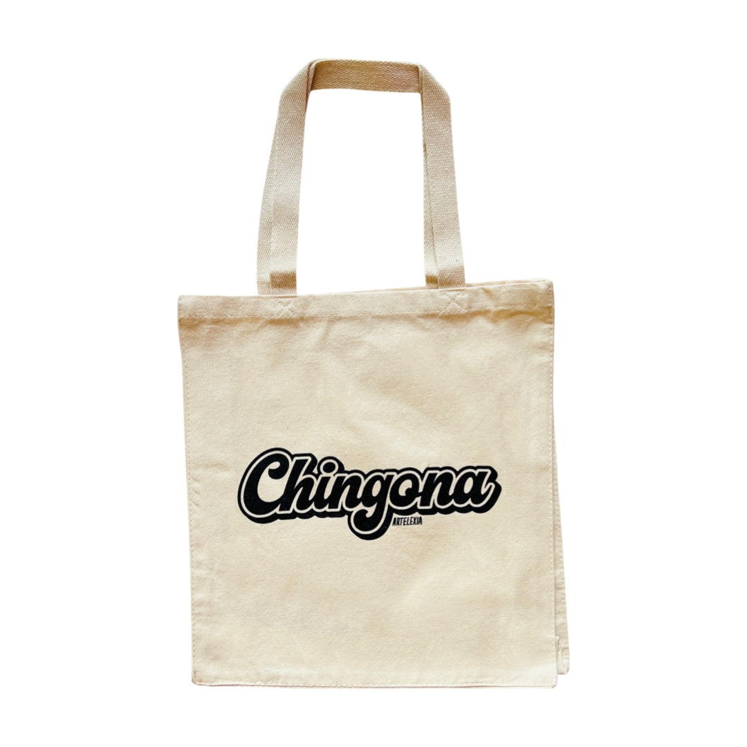 Natural tote bag with the phrase chingona in black lettering