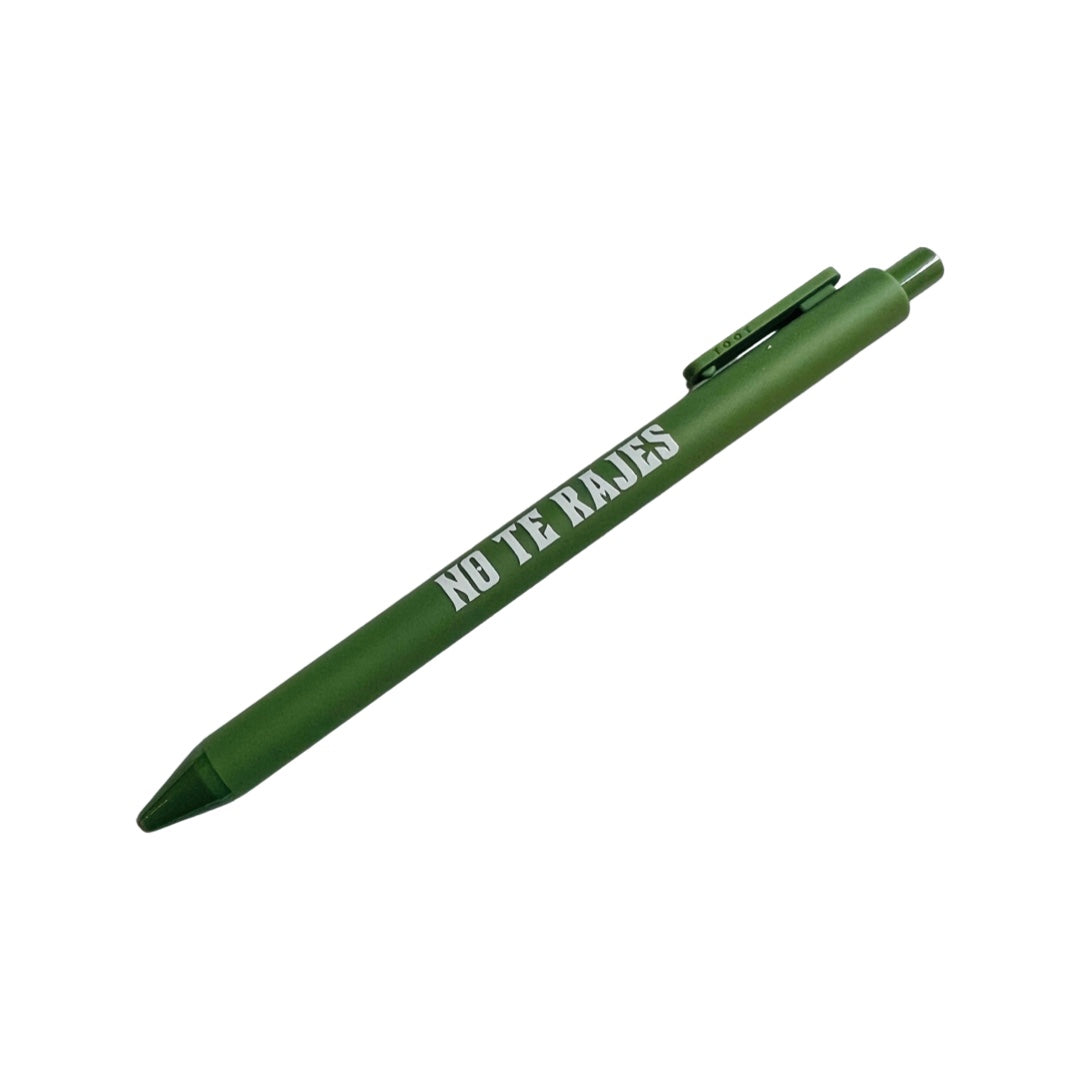 Forest Green pen with the phrase No Te Rajes in white lettering