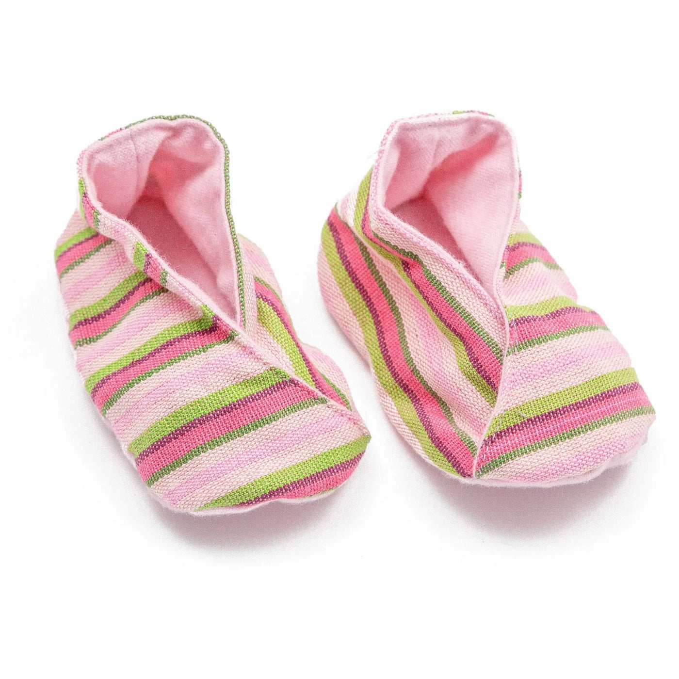 Handwoven baby booties in pink. 