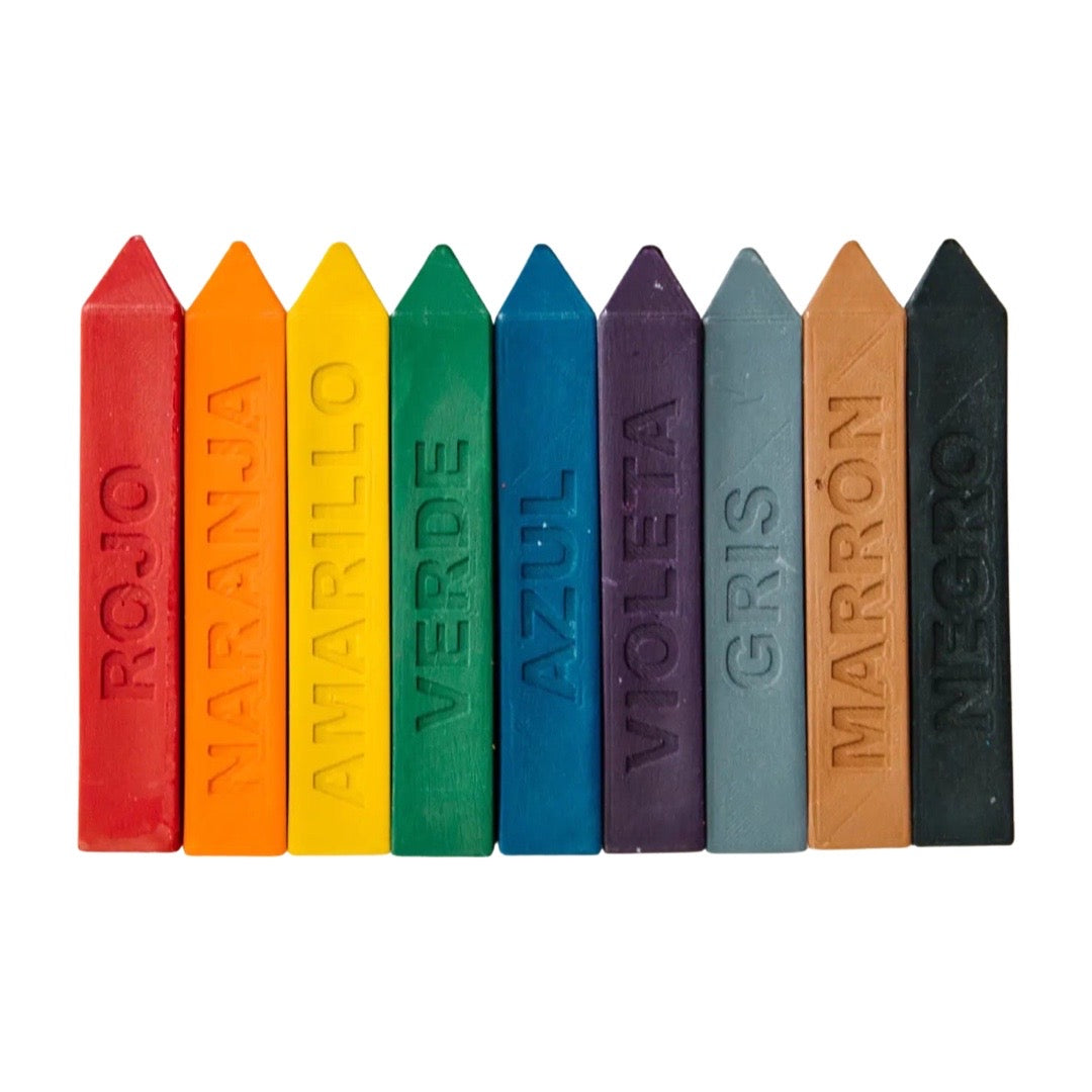 Rainbow of crayons that has the name of the color stamped onto the center of each crayon in Spanish.